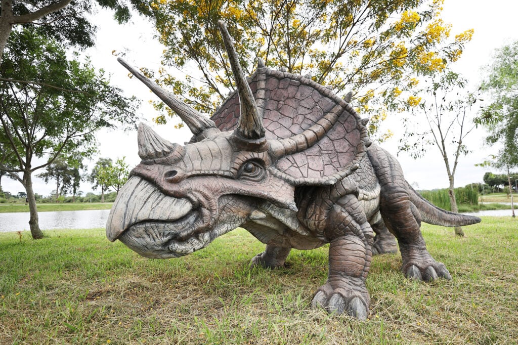 Parque dos Dinossauros volta no parque das águas em Pinhais, na Grande Curitiba.