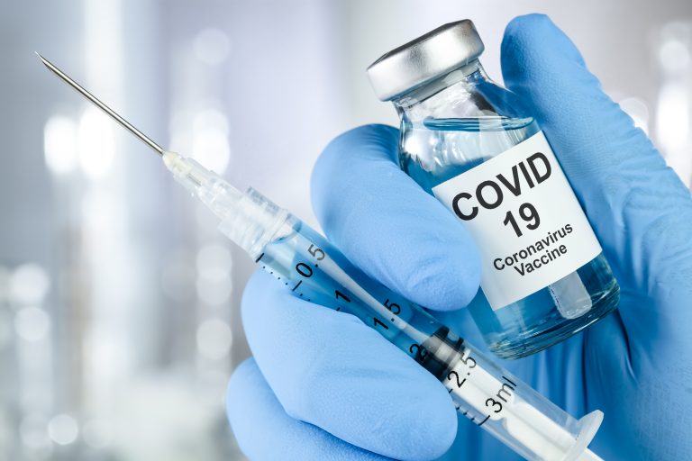 Vacinação contra gripe é antecipada no Brasil em meio à epidemia de dengue e mais casos de Covid-19